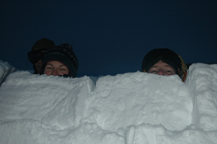 Andy, Dave and Vicki build an igloo