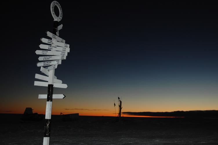 Signpost with glowing horizon (1 sec w/flash)