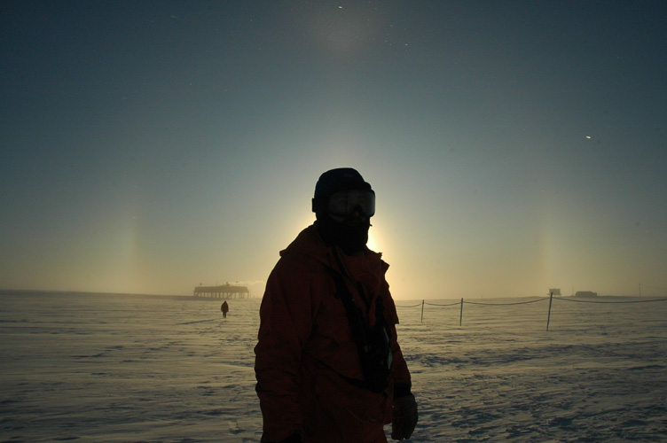 Weak solar halo with circumzenthal arc and Julius